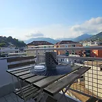 Al Ludomar, Cozy Flat And Free Park
