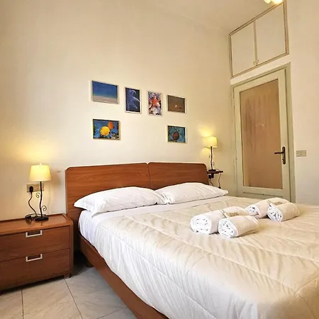 Al Ludomar, Cozy Flat And Free Park