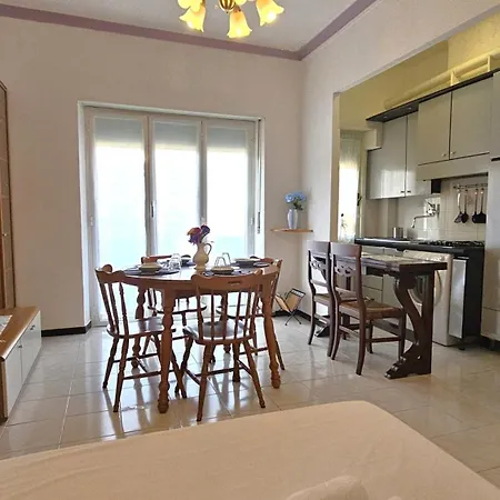 Al Ludomar, Cozy Flat And Free Park Lejlighed *